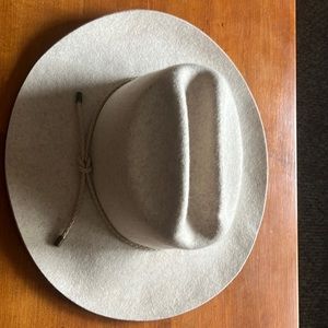 One size universal threads felt cowboy hat